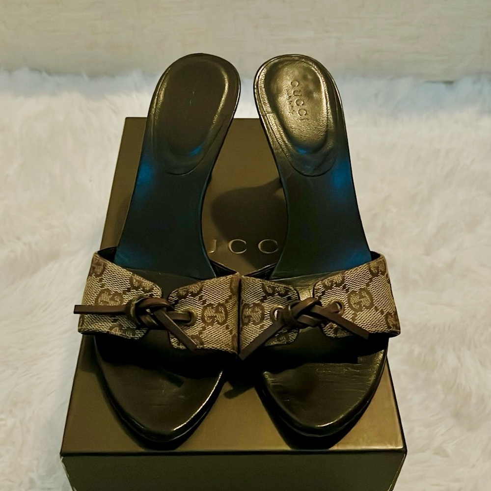 Gucci Women's Black and Brown Slide Sandals